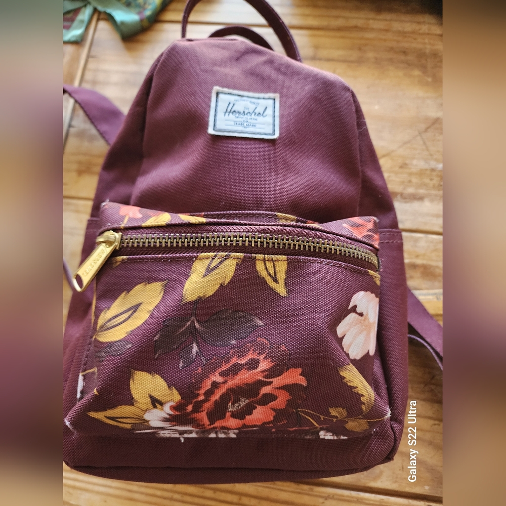 Small Herschel Nova Backpack in Sketch Bloom